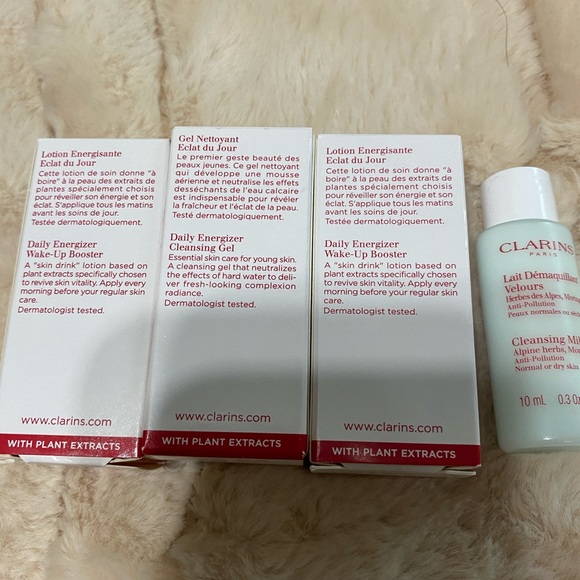 New Clarins Skincare bundle - Picture 3 of 3